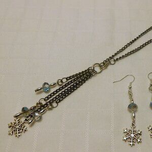 No 78 Handmade set with a pretty festive necklace and earrings